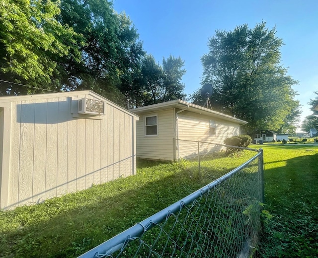 522 N 3rd Ave, Chenoa, IL 61726 - view of side of home featuring a storage shed