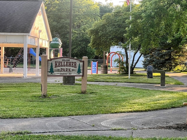 522 N 3rd Ave, Chenoa, IL 61726 - community / neighborhood sign with a yard
