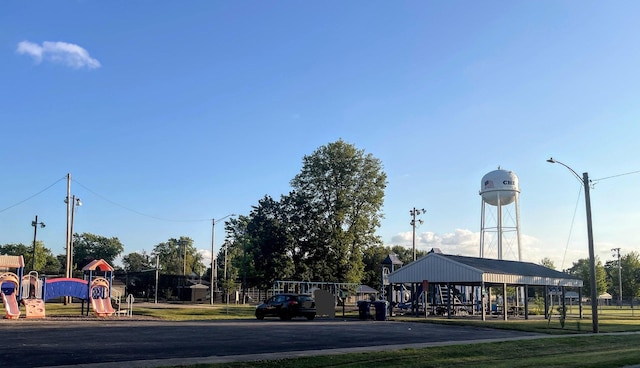 522 N 3rd Ave, Chenoa, IL 61726 - exterior space with street lights