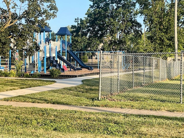 522 N 3rd Ave, Chenoa, IL 61726 - view of community playground