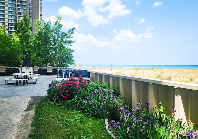 5801 N Sheridan Rd Unit 8A, Chicago, IL 60660 - surrounding community with view of water and beach and a patio