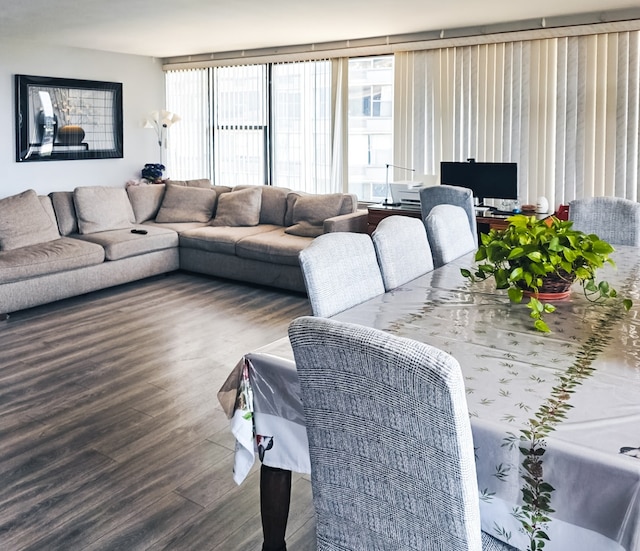 5801 N Sheridan Rd Unit 8A, Chicago, IL 60660 - living area with wood finished floors