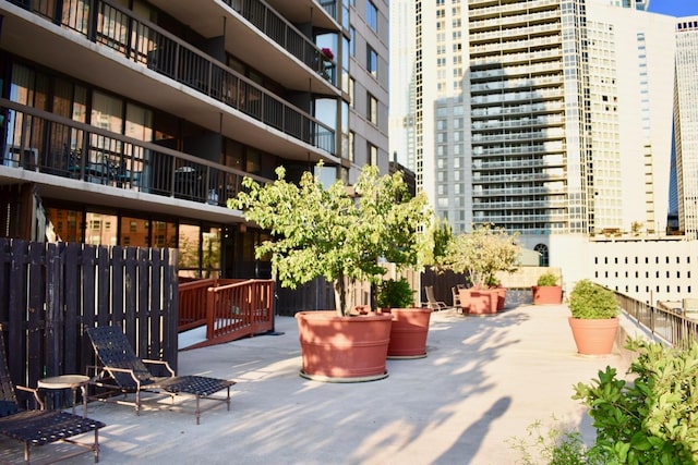 33 W Delaware Pl Unit 13A, Chicago, IL 60610 - view of patio