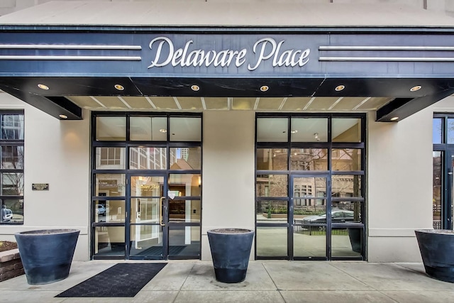 33 W Delaware Pl Unit 13A, Chicago, IL 60610 - view of exterior entry featuring stucco siding
