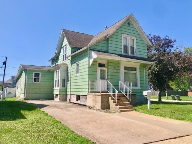 311 W 6th St, Sterling, IL 61081 - photo 2