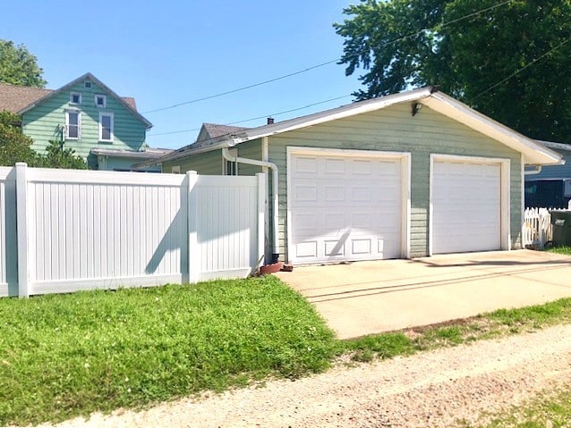 311 W 6th St, Sterling, IL 61081 - photo 6