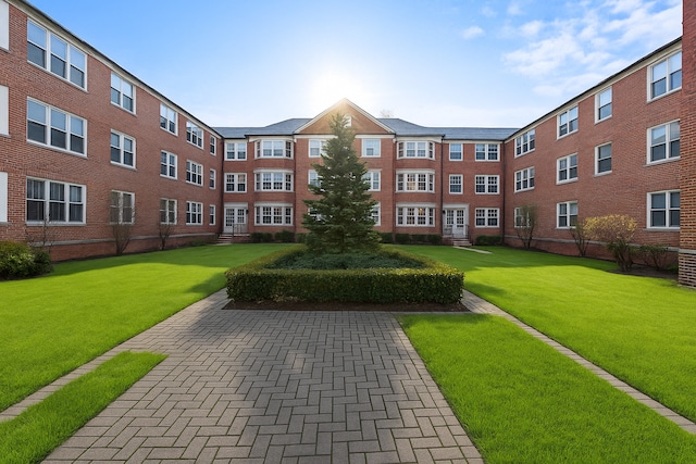 2228 Central St Unit 3, Evanston, IL 60201 - view of property's community featuring a lawn