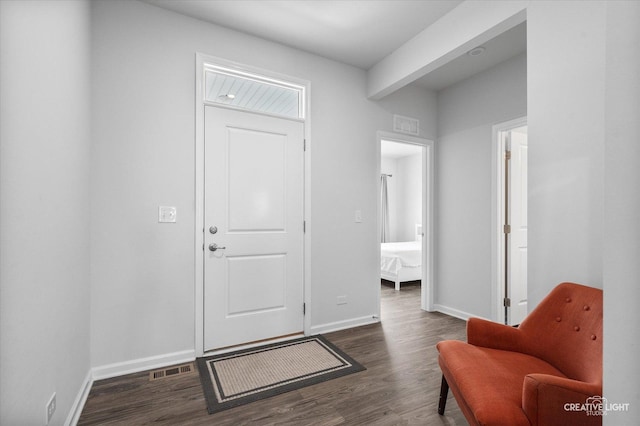 3385 Pecos Cir, Montgomery, IL 60538 - entrance foyer with wood finished floors and baseboards