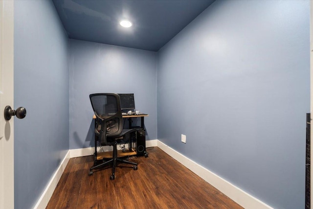 23463 N Meadow Ln, Barrington, IL 60010 - office area featuring dark wood-style flooring and baseboards