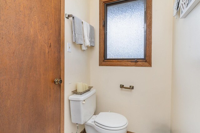 8712 Carriage Ln, Tinley Park, IL 60487 - half bathroom featuring toilet