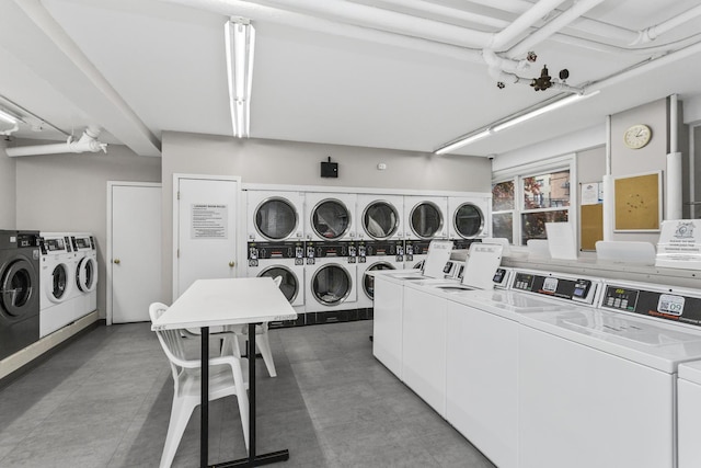 2909 N Sheridan Rd Unit 1601, Chicago, IL 60657 - community laundry featuring independent washer and dryer and estacked washer and dryer