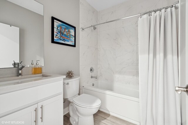 1449 E 65th Pl Unit 1, Chicago, IL 60637 - bathroom featuring shower / tub combo with curtain, vanity, and wood finished floors