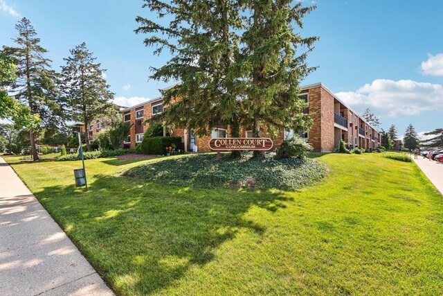 1320A Lore Ln Unit 204, Lombard, IL 60148 - view of property's community featuring a lawn