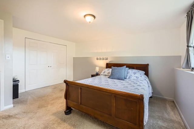 905 Harrison Ln, Hoffman Estates, IL 60192 - bedroom featuring light colored carpet and a closet