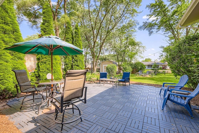 905 Harrison Ln, Hoffman Estates, IL 60192 - view of patio featuring a shed