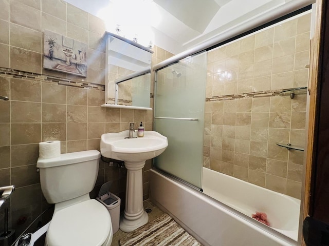1950 W Hood Ave Unit 4C, Chicago, IL 60660 - bathroom with bath / shower combo with glass door and tile walls