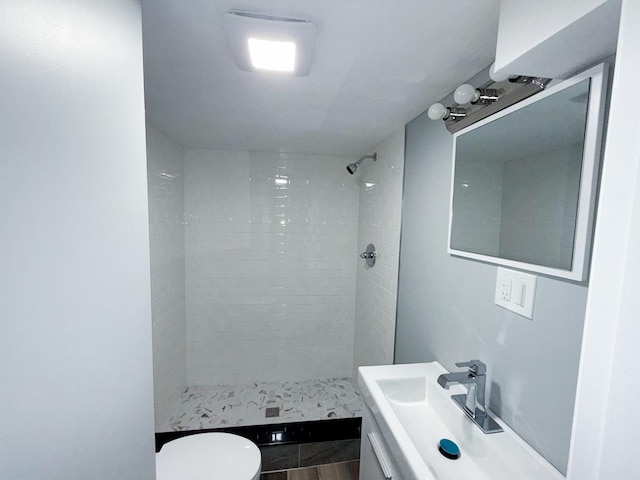7252 S Wood St, Chicago, IL 60636 - bathroom featuring a tile shower and vanity