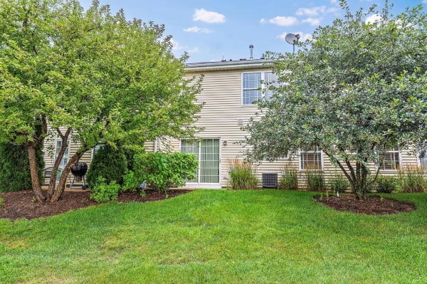 475 Lancaster Dr, Pingree Grove, IL 60140 - rear view of property with a yard