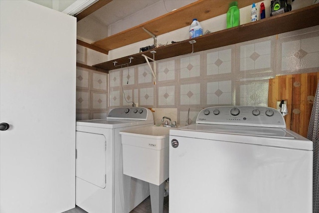1514 N N Ave, Mchenry, IL 60050 - laundry room with washing machine and dryer