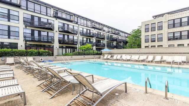 1070 W 15th St Unit 105, Chicago, IL 60608 - view of community pool