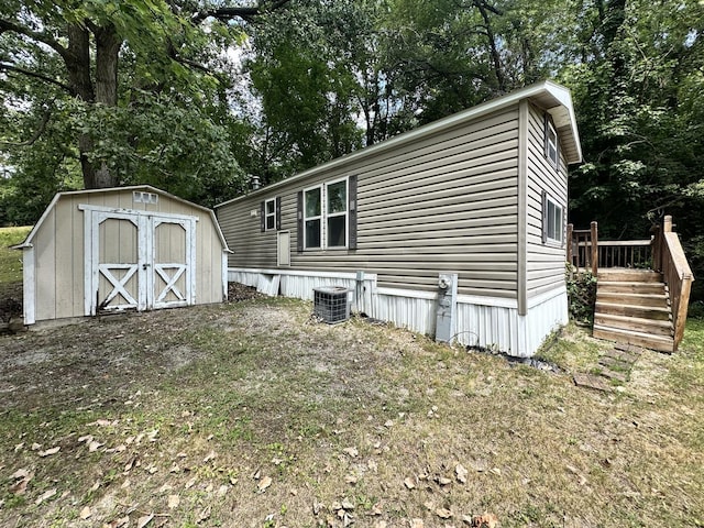 268 Fossil Bay Ct, Wilmington, IL 60481 - view of side of home with a storage unit and view of wooded area