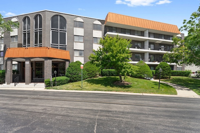 4900 Foster St Unit 410, Skokie, IL 60077 - view of apartment building / complex