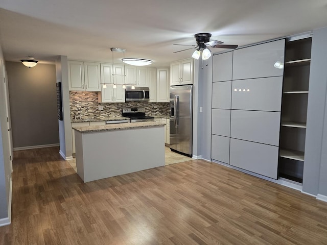 836 E Old Willow Rd Unit 109, Prospect Heights, IL 60070 - kitchen featuring appliances with stainless steel finishes, ceiling fan, light wood finished floors, decorative backsplash, and white cabinets