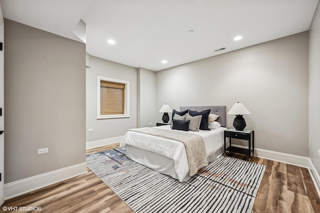 725 Park Plaine Ave, Park Ridge, IL 60068 - bedroom with wood finished floors and recessed lighting