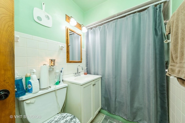 5813 Superior St, Berkeley, IL 60163 - full bath featuring tile walls, vanity, and a shower with curtain