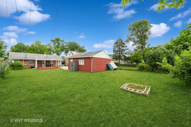 5813 Superior St, Berkeley, IL 60163 - view of yard with an outdoor structure
