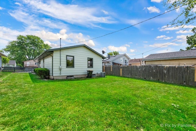 1422 Ridgeway St, Round Lake Beach, IL 60073 - rear view of house with a fenced backyard