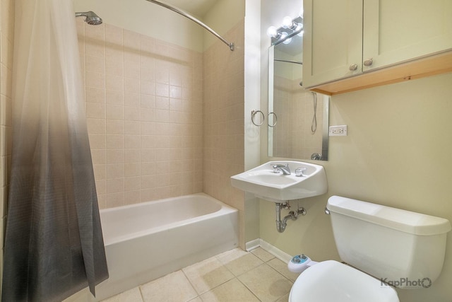 915 S Oak Park Ave Unit 1B, Oak Park, IL 60304 - bathroom featuring tile patterned floors and shower / bathtub combination with curtain
