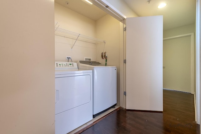 915 S Oak Park Ave Unit 1B, Oak Park, IL 60304 - washroom featuring washer and clothes dryer and wood finished floors