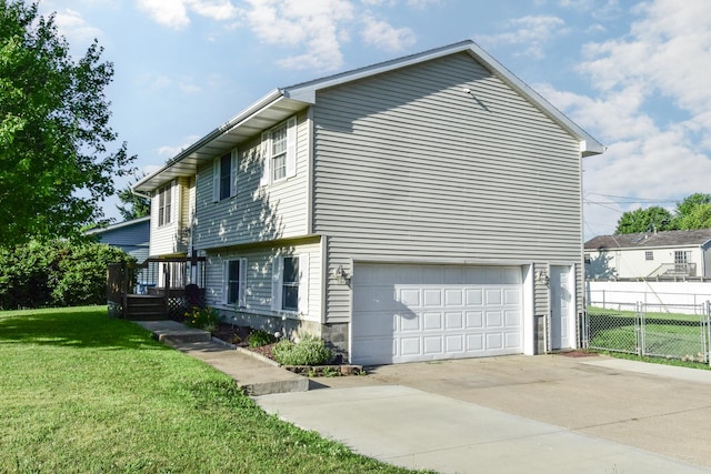 1409 N Nixon Dr, Pontiac, IL 61764 - view of side of property featuring an attached garage and driveway