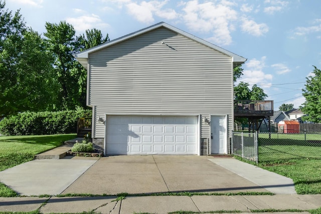 1409 N Nixon Dr, Pontiac, IL 61764 - view of home's exterior with an attached garage