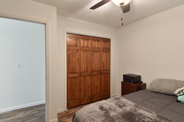 1409 N Nixon Dr, Pontiac, IL 61764 - bedroom with wood finished floors, ceiling fan, and a closet