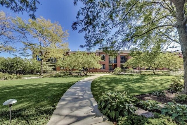 3232 N Halsted St Unit D412, Chicago, IL 60657 - view of community featuring a yard