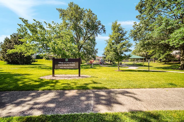 8353 Arrowhead Ln, Orland Park, IL 60462 - view of property's community with a yard