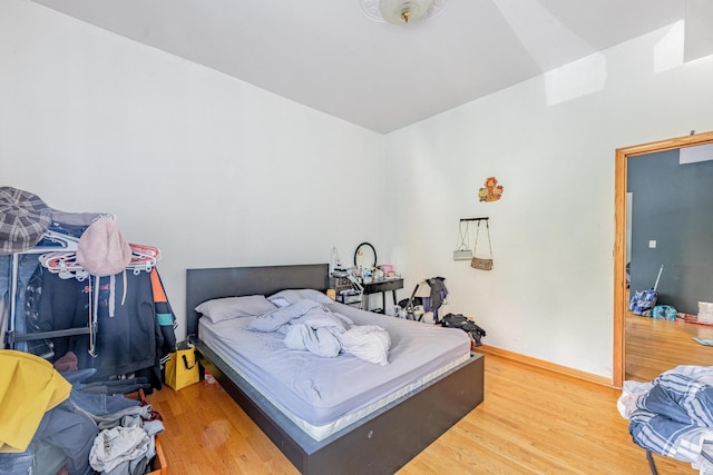 2958 S Lowe Ave, Chicago, IL 60616 - bedroom with wood finished floors and baseboards
