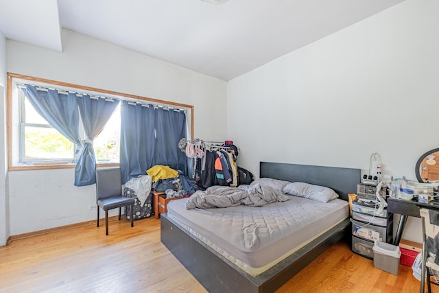 2958 S Lowe Ave, Chicago, IL 60616 - bedroom with light wood-style flooring