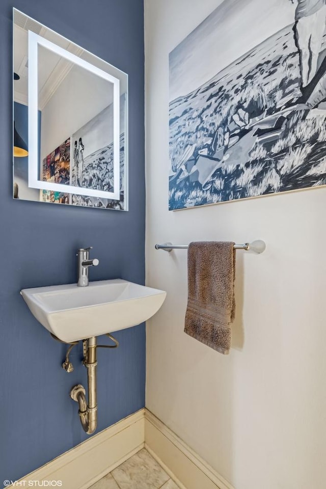 2249 W Warren Blvd, Chicago, IL 60612 - bathroom with a sink and baseboards