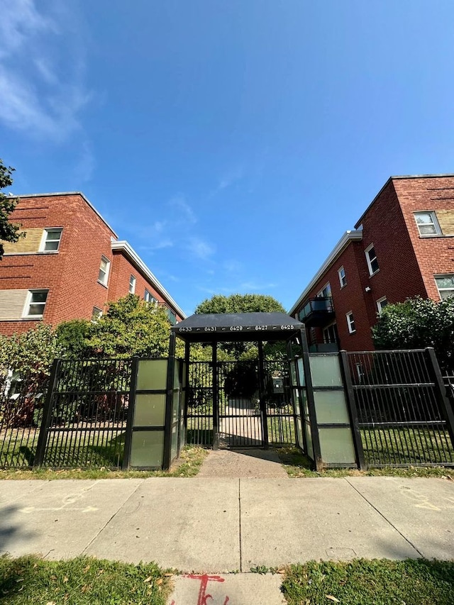 6433 N Damen Ave Unit 3E, Chicago, IL 60645 - view of gate