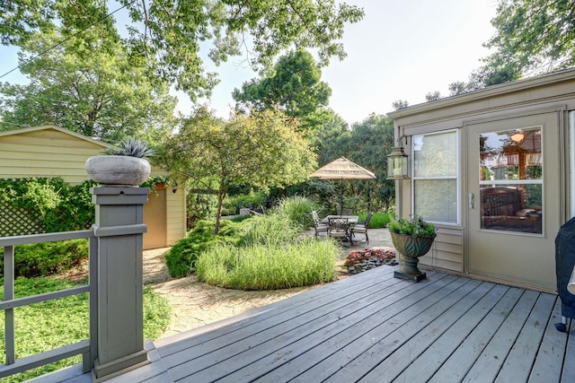 410 W 12th St, Sterling, IL 61081 - deck with outdoor dining space