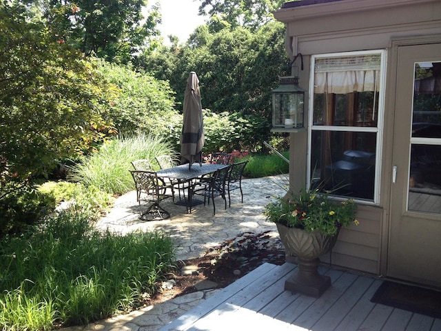 410 W 12th St, Sterling, IL 61081 - view of patio / terrace with outdoor dining area