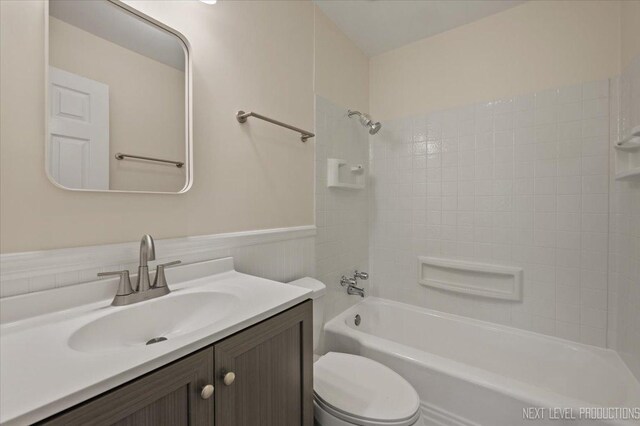 230 Elmwood Dr, Naperville, IL 60540 - photo 18