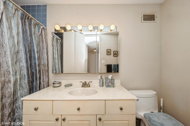 601 E 32nd St Unit Ph5, Chicago, IL 60616 - bathroom featuring vanity and a shower with shower curtain
