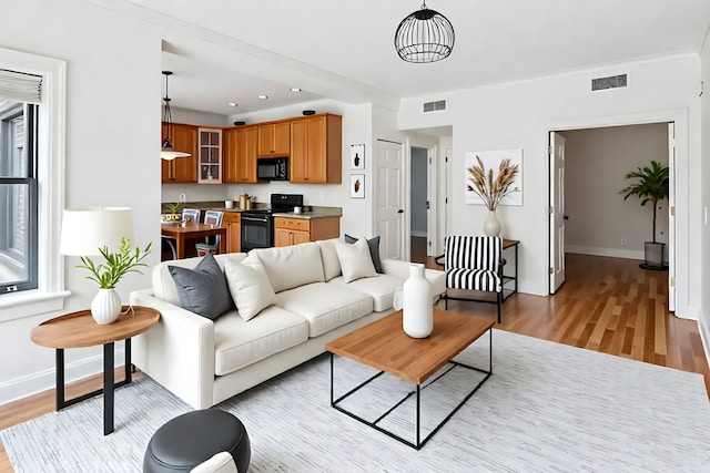 4023 N Southport Ave Unit 1, Chicago, IL 60613 - living area featuring light wood-style flooring and recessed lighting