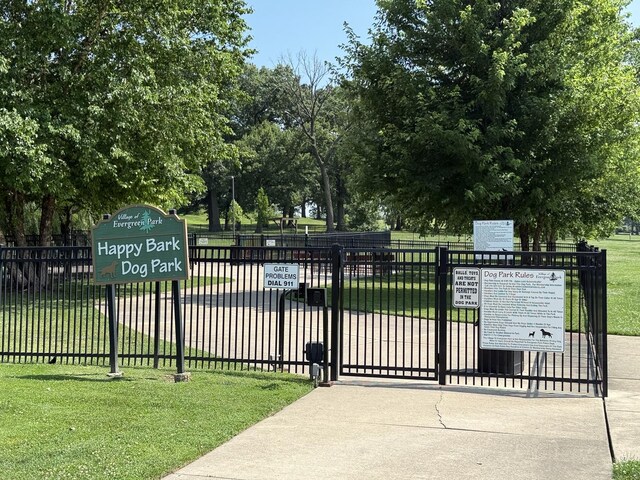 2637 W 93rd Pl, Evergreen Park, IL 60805 - view of gate