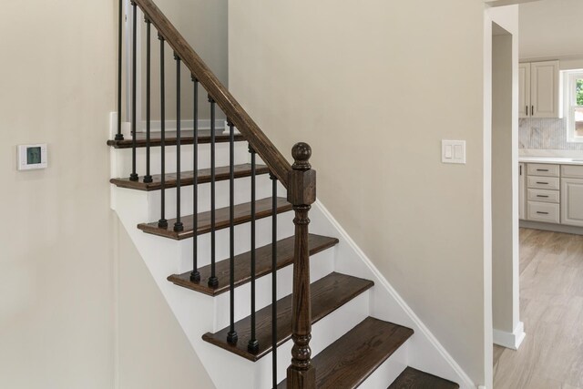 2637 W 93rd Pl, Evergreen Park, IL 60805 - staircase featuring wood finished floors and baseboards