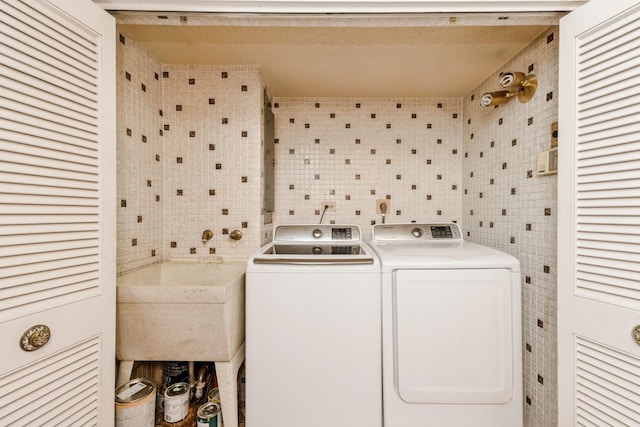 5471 S Hyde Park Blvd Unit 16Ab, Chicago, IL 60615 - washroom featuring washing machine and dryer